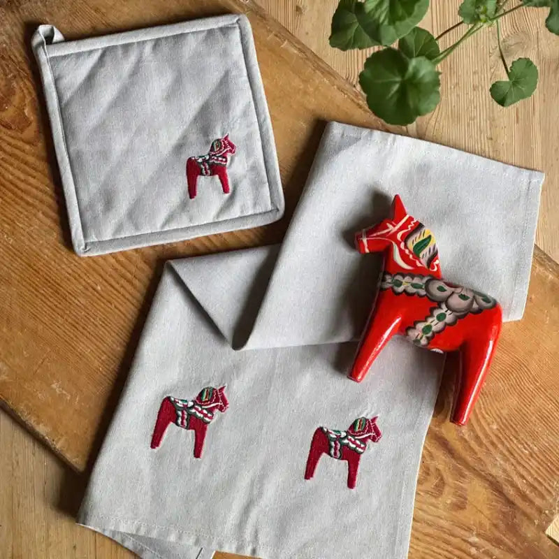 Kökshandduk Rättvik 45x60 cm linne/vit med brodyr - Kökshandduk