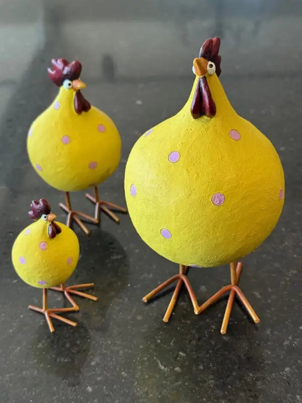 NG Höna Poppy på ben gul - Dekoration