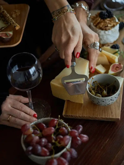 Astrid osthyvel och smörkniv 2-pack - Serveringsbestick
