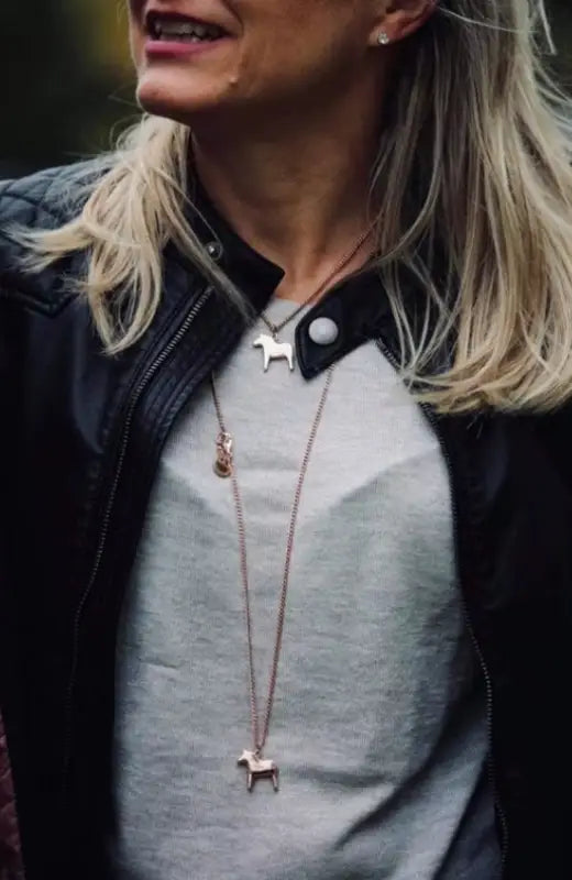 AV dalahäst halsband lång rose - Halsband