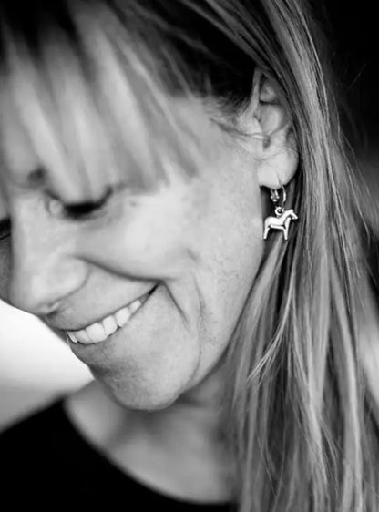 AV Dalahäst round ear rose - Örhänge