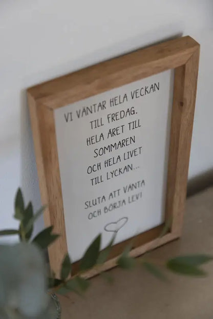 DD Trätavla ’Vi väntar...’ sand 15x25cm - Present