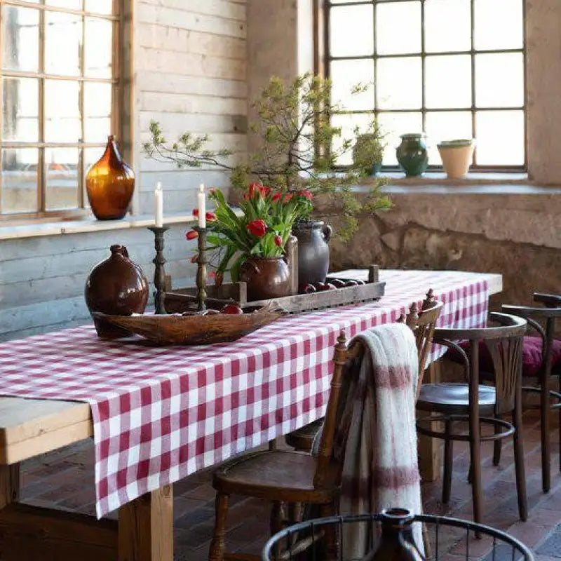 Moa Bordsduk 140x300cm röd - Textil