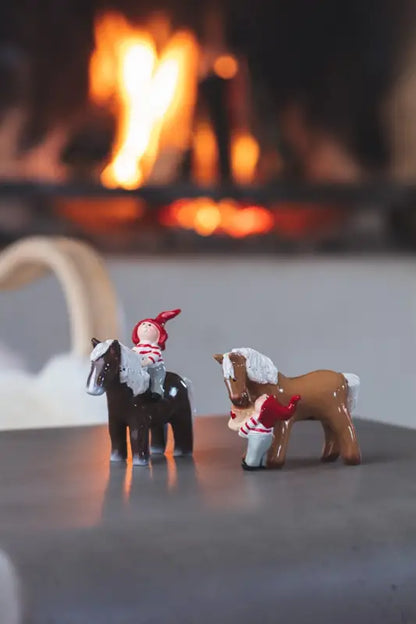 NG Tusse matar häst - Jul