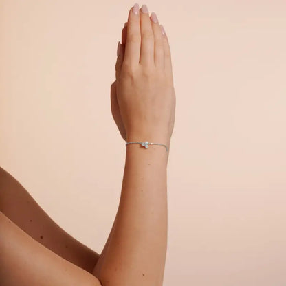 Snö Eira tripple pearl chain brace s/white - Örhängen