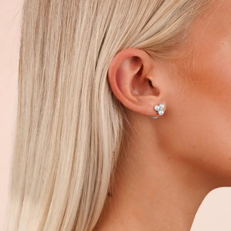 Snö Eira tripple pearl ear s/white - Örhängen