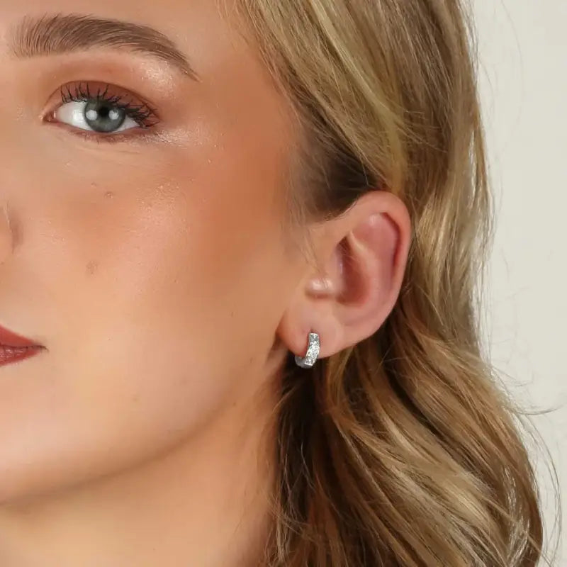 SNö Nisi stone ring ear 8 mm silver/clear - Örhänge